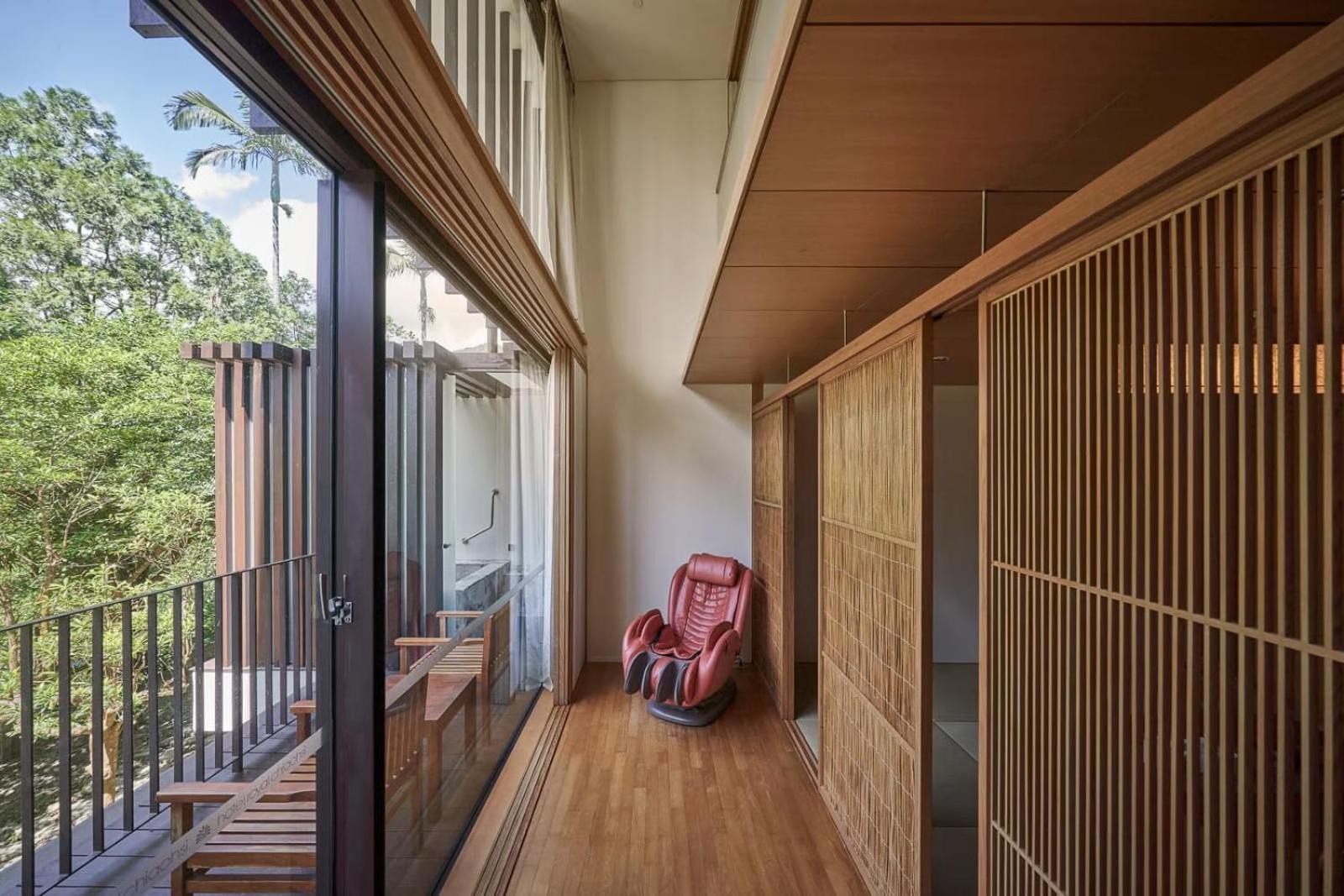 Hotel Royal Chiao Hsi Jiaoxi Zewnętrze zdjęcie A massage chair in a Japanese home